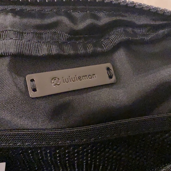 ❤️ Lululemon Original Neon Camo Everywhere Belt Bag NWT - Picture 4 of 4
